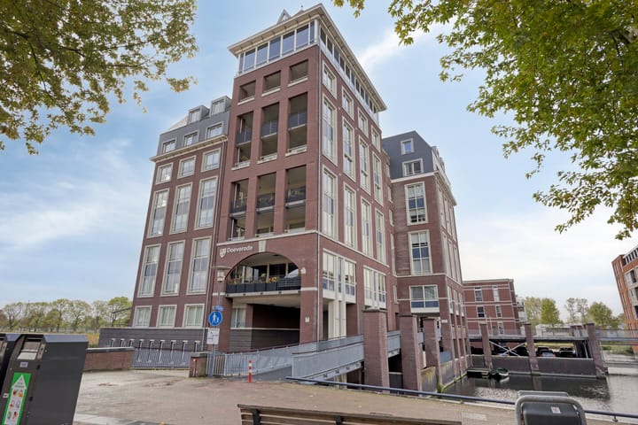 Dortmunderkade 6 in Helmond foto