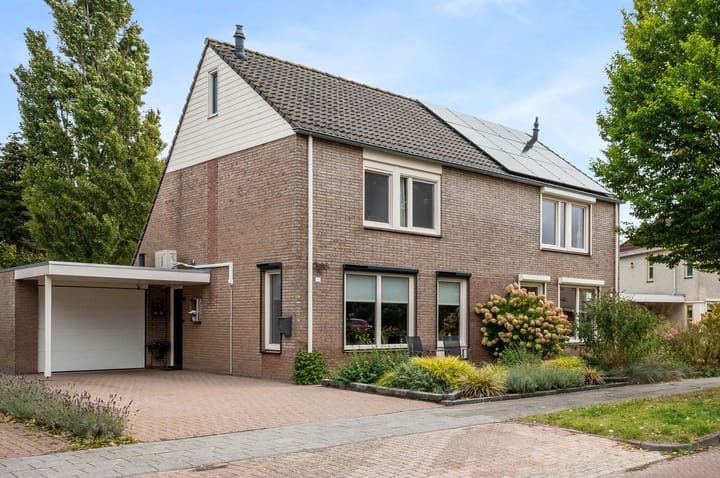 Dotterbloem 33 in Scheemda