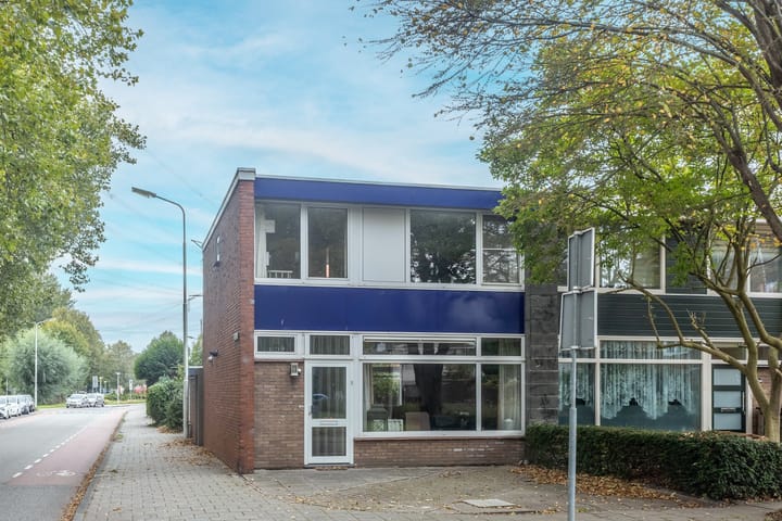 Dovenetelweg 1 in Zaandam foto