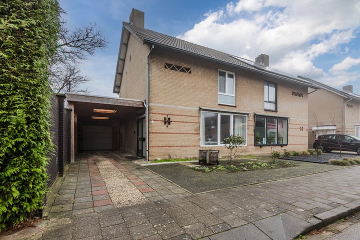 Dr. Abraham Kuyperlaan 2 in Veghel foto