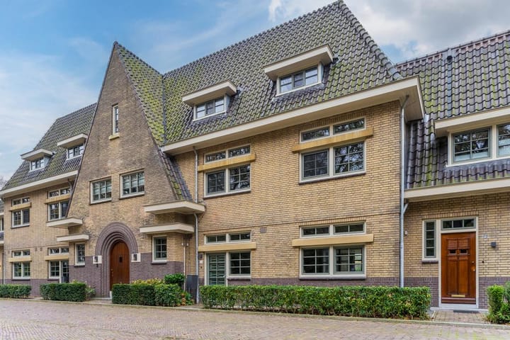 Dr. Batenburglaan 178A in Breda foto