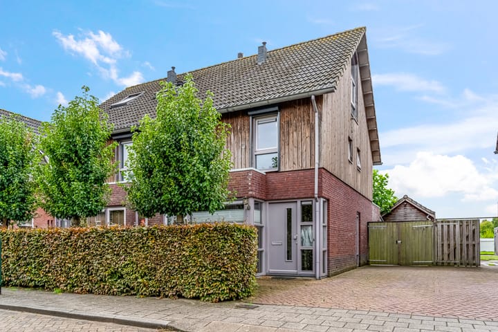 Dr. D.M. van Londenstraat 48 in Varik foto