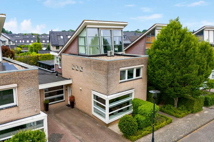 Dr. F.W. Klaarenbeeksingel 33 in Hoevelaken foto