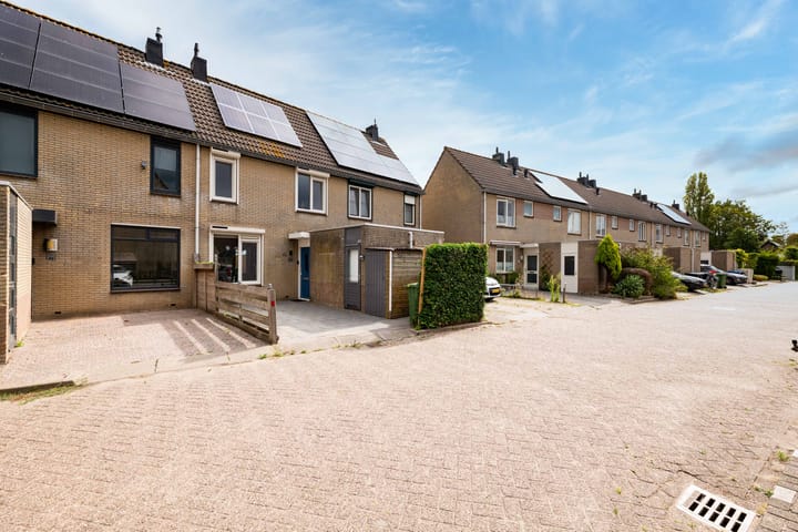 Dr J M den Uylstraat 18 in Oudenhoorn foto