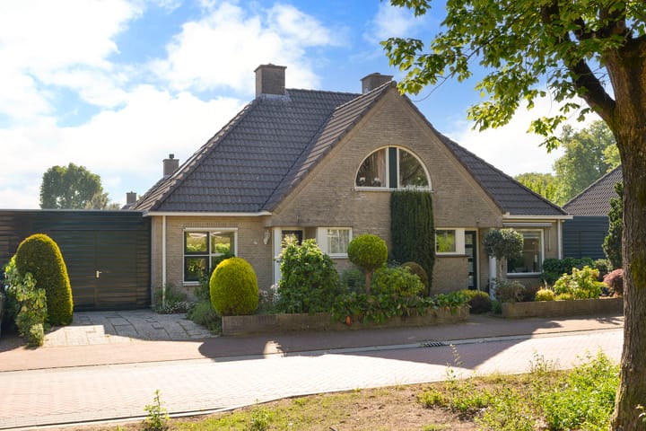 Foto van woning Dr. Jan Schoutenlaan 7, Huizen