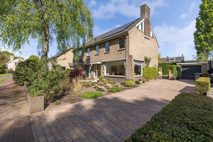 Dr. Kuyperlaan 40 in Huizen foto