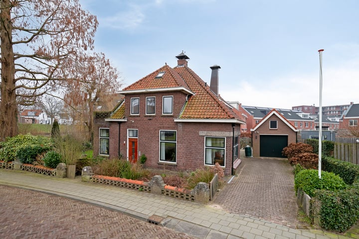 Dr. Kuyperstraat 1 in Ridderkerk foto