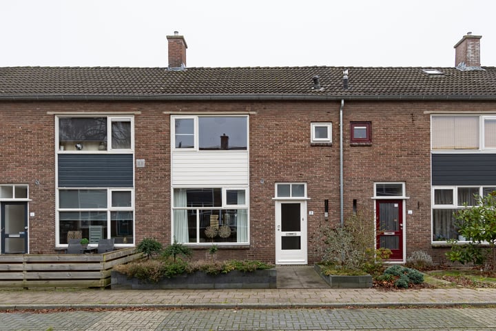 Dr. L.J.F. Janssenstraat 7 in Emmen foto