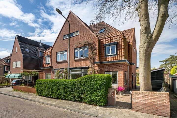 Dr. P. Cuyperslaan 29 in Heemstede foto