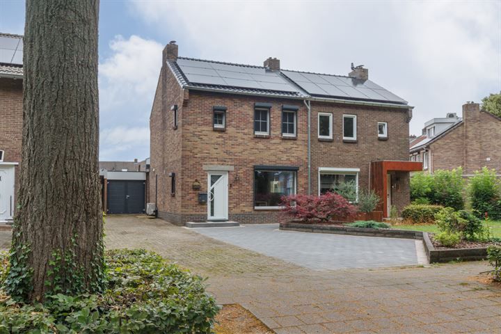 Dr. Poelslaan 4 in Sittard foto
