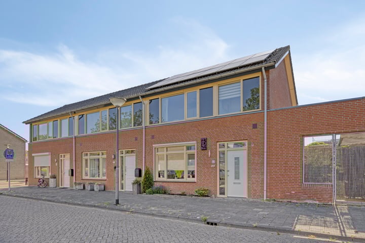 Dr. Ringersstraat 2a in Waalwijk foto