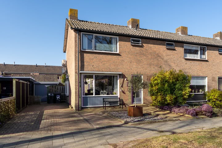 Dr. Th. Tjabbesstraat 6 in Veendam foto