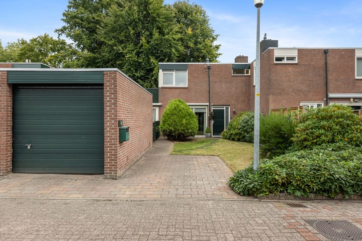 Drenthelaan 4 in Veendam foto