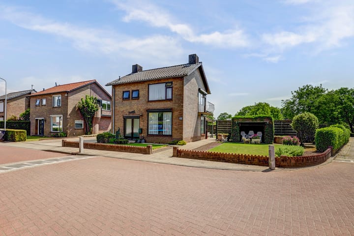 Ds J A Visserstraat 48 in Lathum