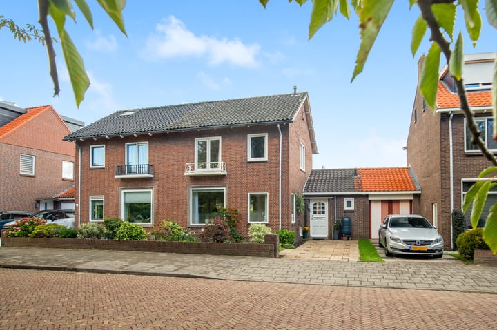 Duinvlietstraat 10 in Velsen-Noord foto