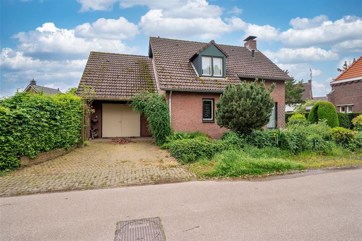 Duiperweg 2 in Roermond foto