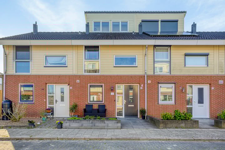 Duiveland 32 in Emmeloord