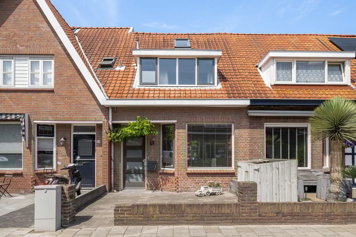 Duiventorenstraat 21 in Naaldwijk foto