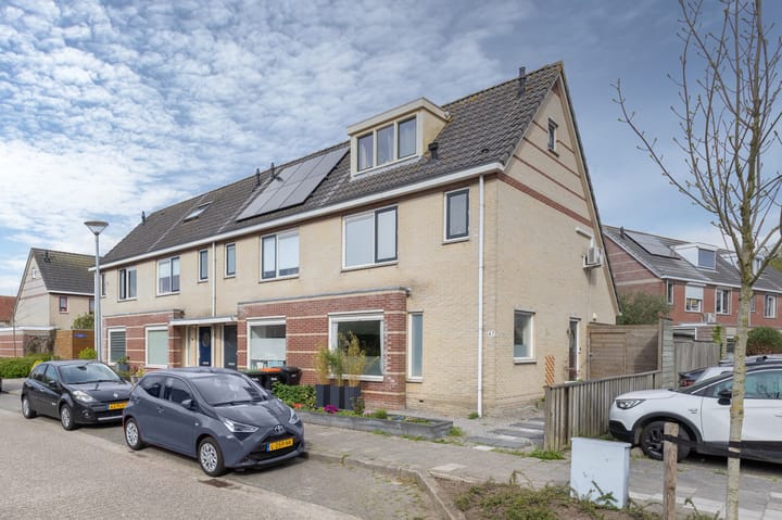 Duke Ellingtonhof 47 in Hoorn foto