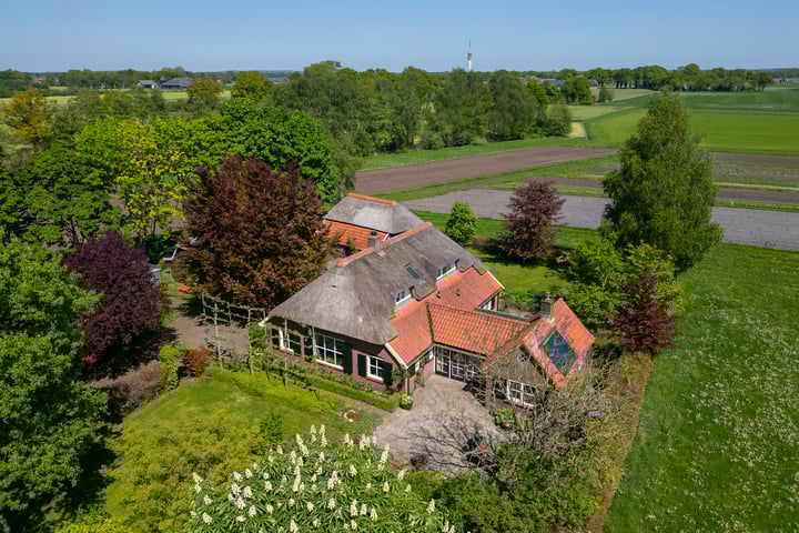 Dwarsdijk 7 in Laren foto