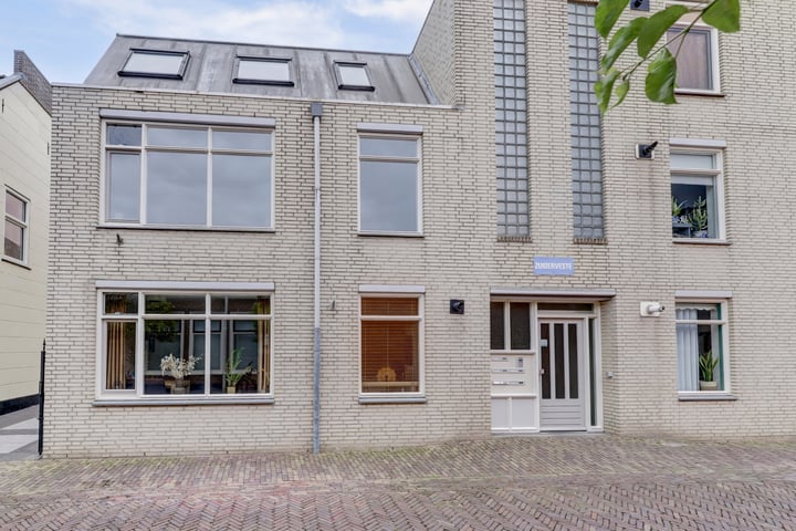 Dwarsstraat 10 in Katwijk