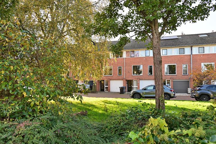 E. de Bruynstraat 110 in Naarden foto