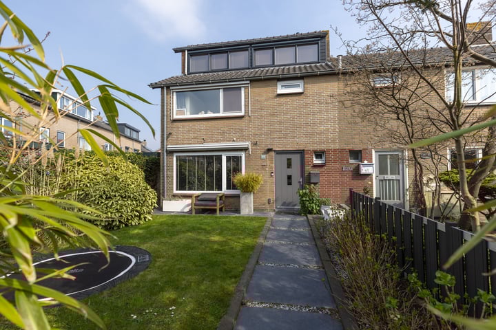 E. de Bruynstraat 93 in Naarden foto