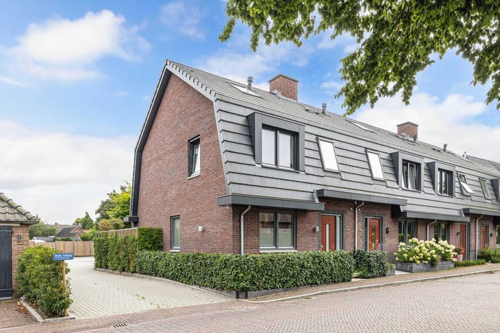 E. Ludenstraat 44b in Huizen foto