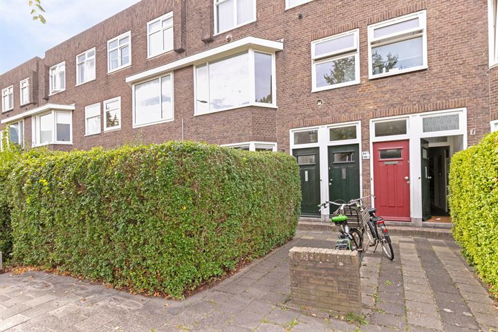 E. Thomassen à Thuessinklaan 34 in Groningen foto