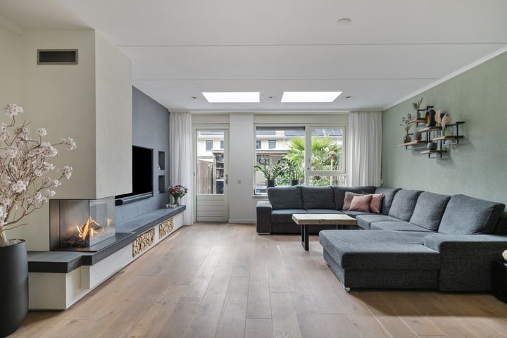 Ebbenhout 8 in Barendrecht foto