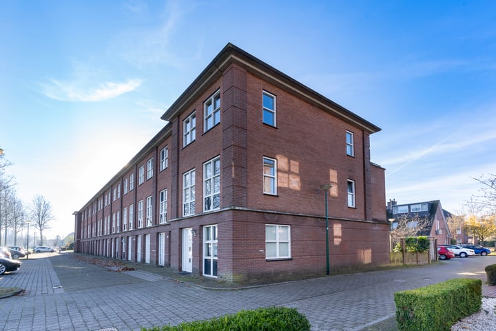 Edelsteen 86 in Houten foto