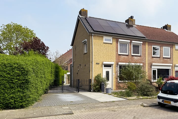 Edvard Griegstraat 9 in Fijnaart foto