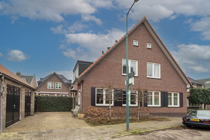 Eemstraat 13B in Baarn foto