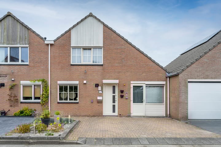 Eendenveld 35 in Emmen foto