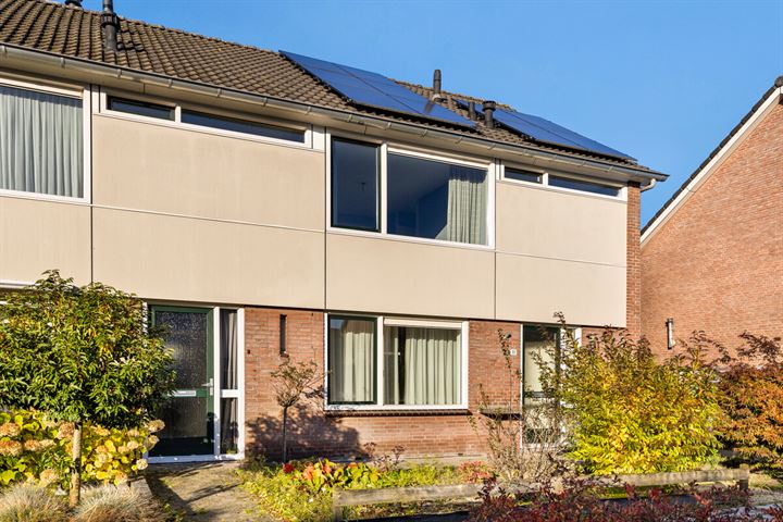 Egelantierstraat 11 in Borne foto