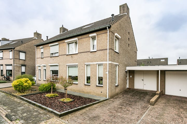 Eglantier 94 in Brunssum foto