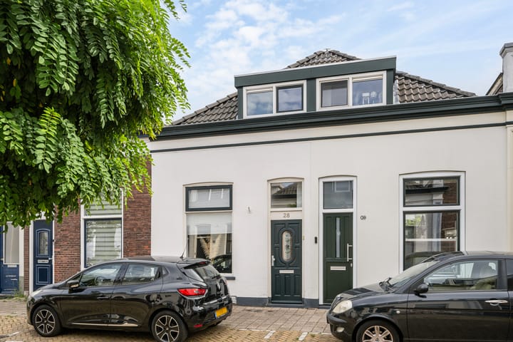 Eigenhaard 28 in Dordrecht foto