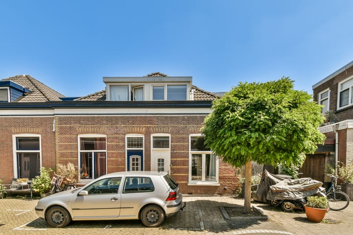 Eigenhaard 50 in Dordrecht foto