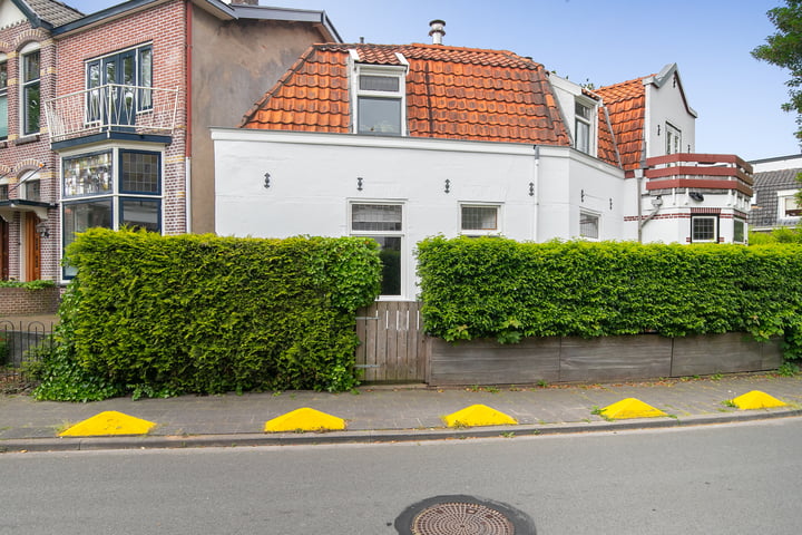 Eikbosserweg 4 in Hilversum foto