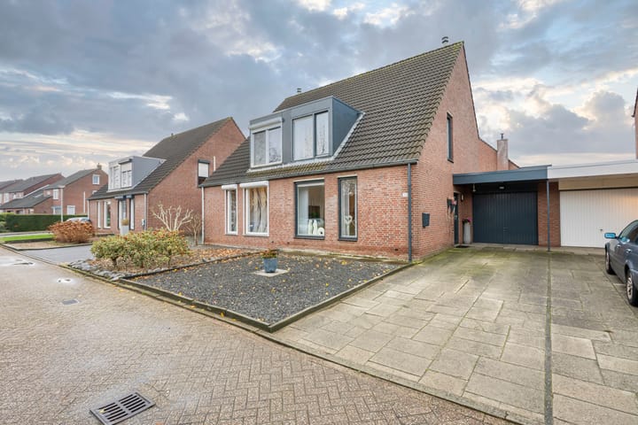 Eikehof 35 in Landgraaf foto