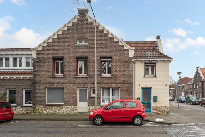Eikenderweg 70A in Heerlen foto