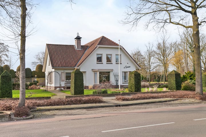 Eikenlaan 1 in Scherpenzeel