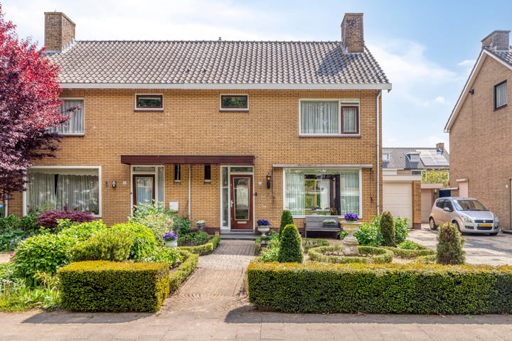 Eikenlaan 20 in Puttershoek
