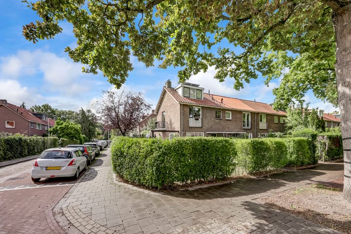Eikenlaan 32 in Muiderberg