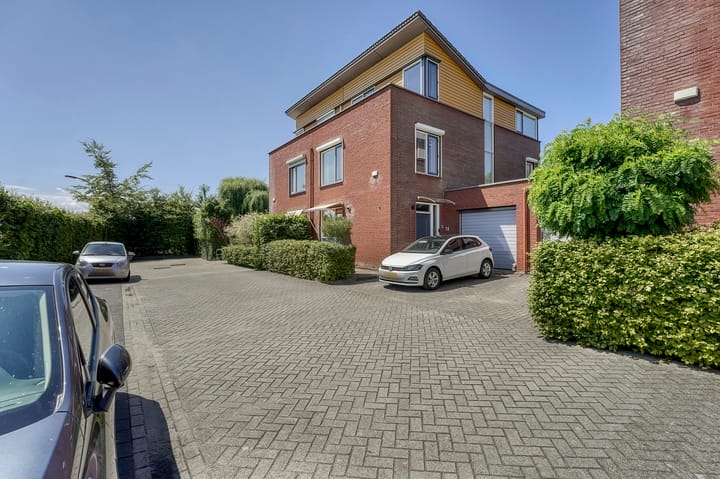 Eikenlaan 4 in Voorschoten