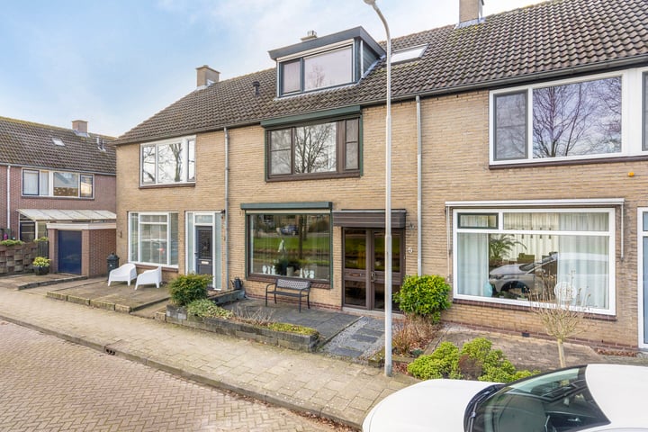 Eikenlaan 5 in Puttershoek foto