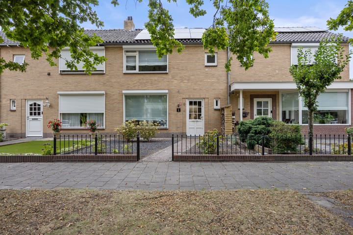 Eikenlaan 8 in Waalwijk foto