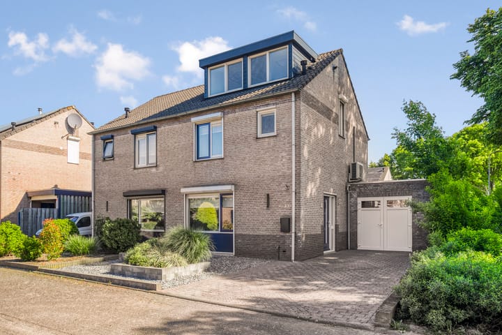 Eikstraat 33 in Bergen L