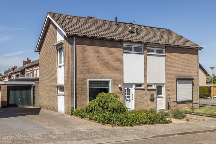 Einderstraat 16 in Puth