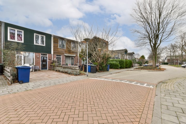 Eindhovenstraat 27 in Almere foto